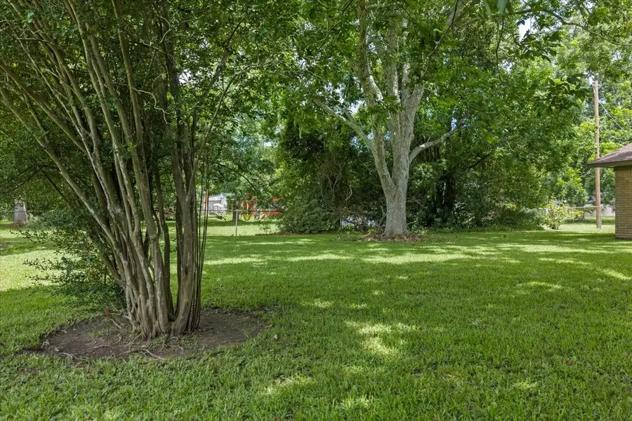 1404 S Main Street, Anahuac, TX 77514 - #3