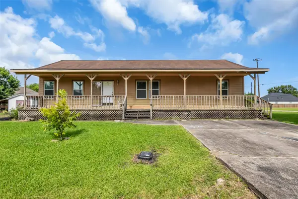 831 Easy St, La Porte, TX 77571