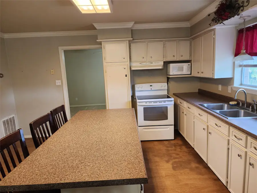 407 Avenue C, Markham, TX 77456 - #3