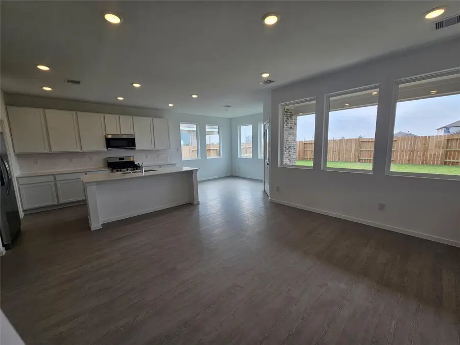 3119 Emerald Hills Drive, Angleton, TX 77515 - Image #3