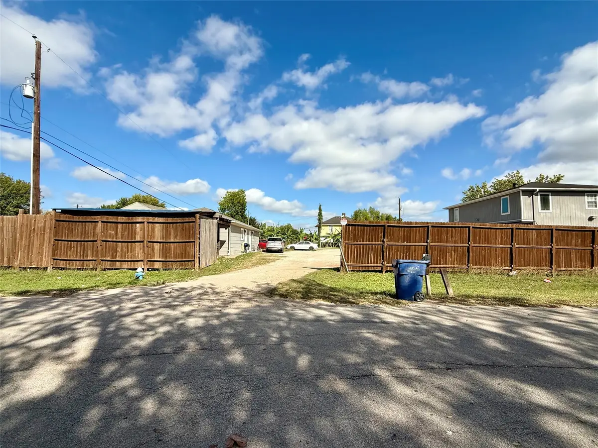 15322 Paul Road, Sugar Land, TX 77498 - Image #1