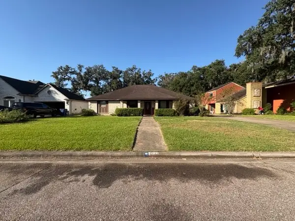 2232 River Oaks Road, West Columbia, TX 77486