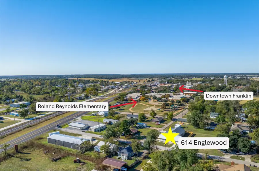 614 E Englewood Street, Franklin, TX 77856 - Image #2