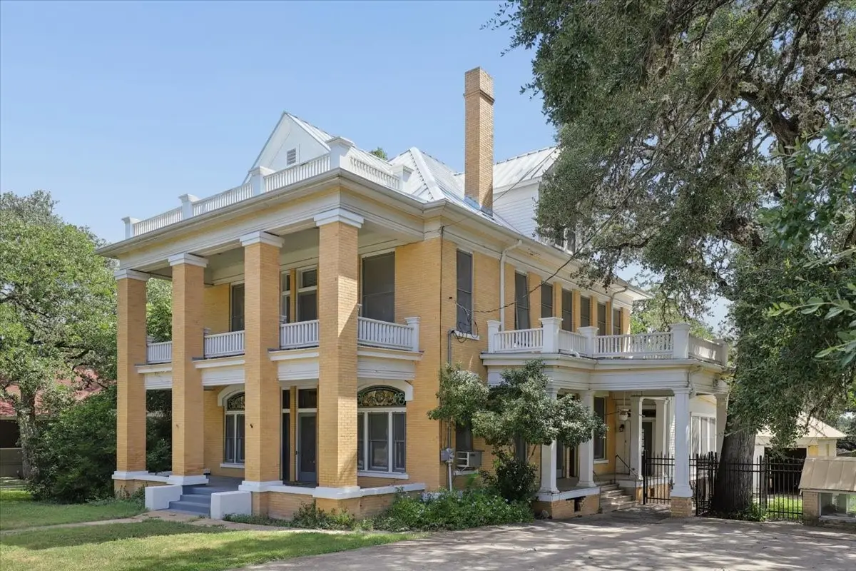 504 S Main Street, Lockhart, TX 78644 - #1