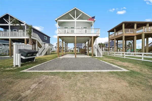 1070 Cedar Lane, Gilchrist, TX 77617