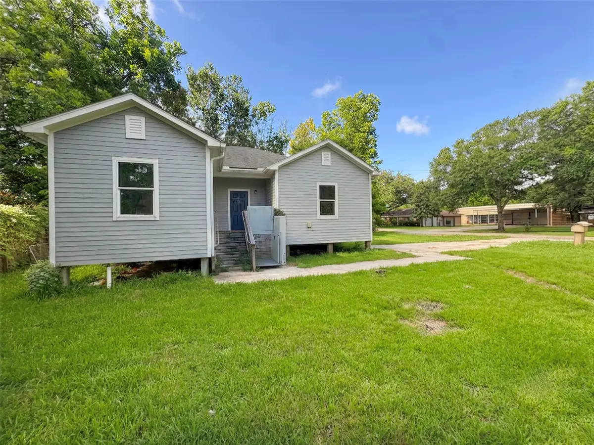 303 S 4th Street, Alvin, TX 77511 - #1