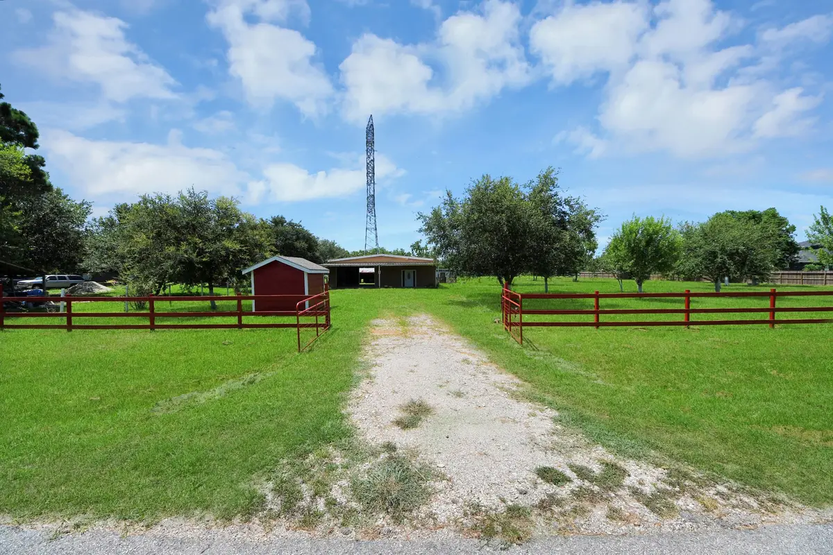 694 County Road 941, Alvin, TX 77511 - #1