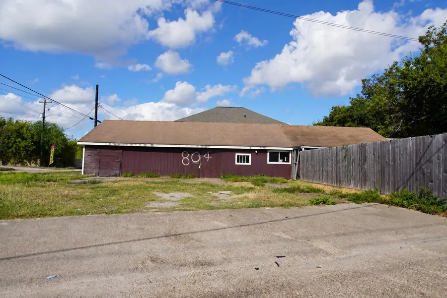 804 W Main Street, Baytown, TX 77520 - #3