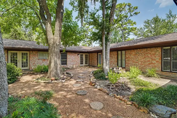 2301 Longwood Drive, Pearland, TX 77581