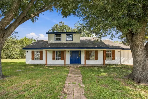 500 E Davitt Street, Eagle Lake, TX 77434