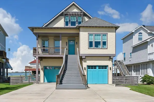 1534 Windsong Way, Tiki Island, TX 77554