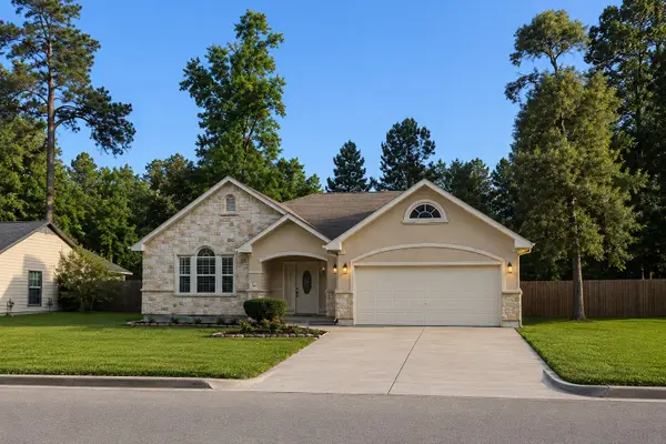 1840 Green Briar Drive, Huntsville, TX 77340