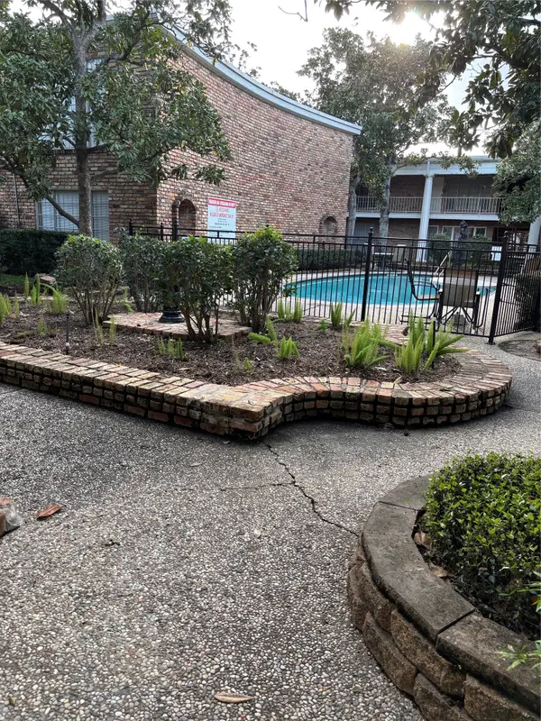 2121 Fountain View Drive #39, Houston, TX 77057