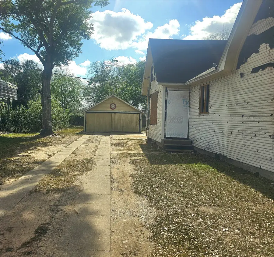 507 Merchant Street, El Campo, TX 77437 - #2