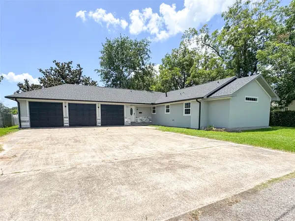 204 Dyer Street, Baytown, TX 77520