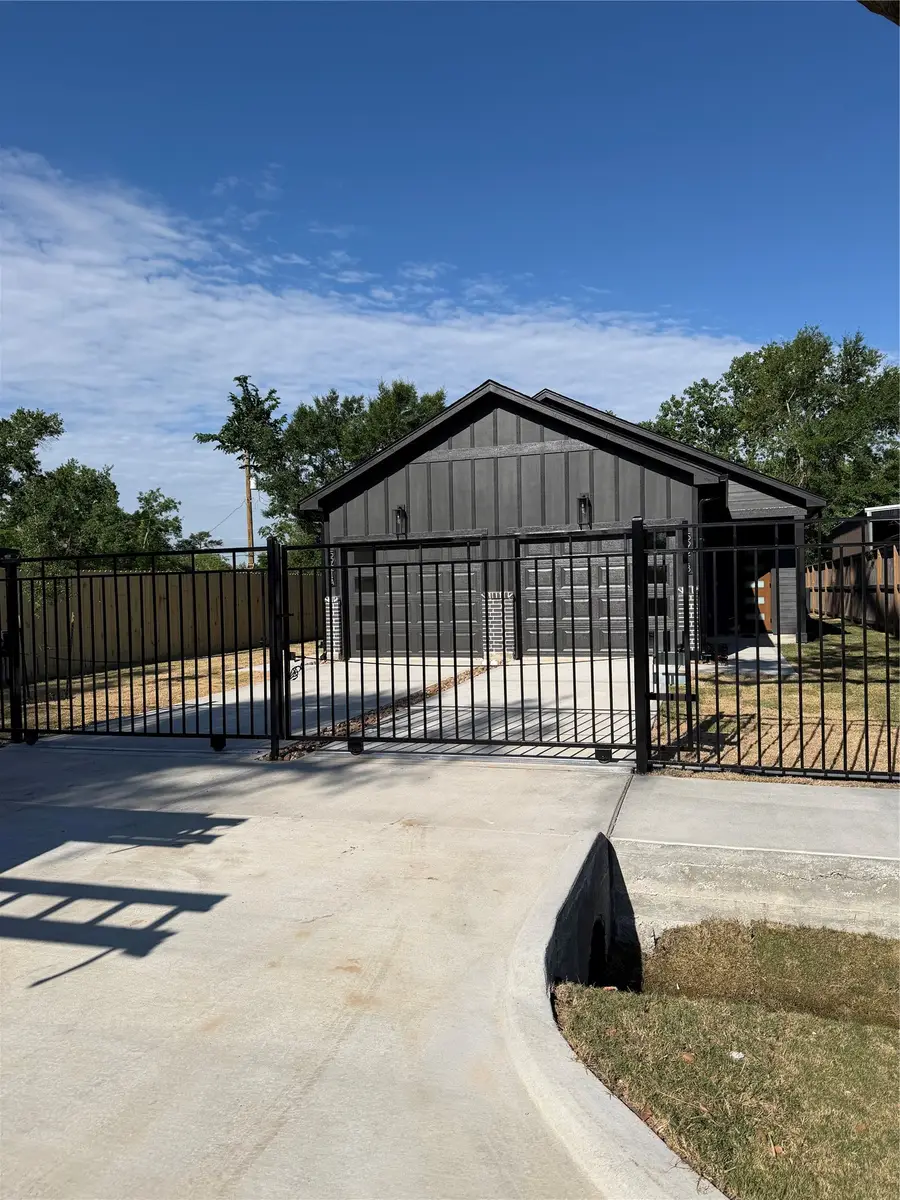 5921 Mountwood Street #A/B, Houston, TX 77091 - #3