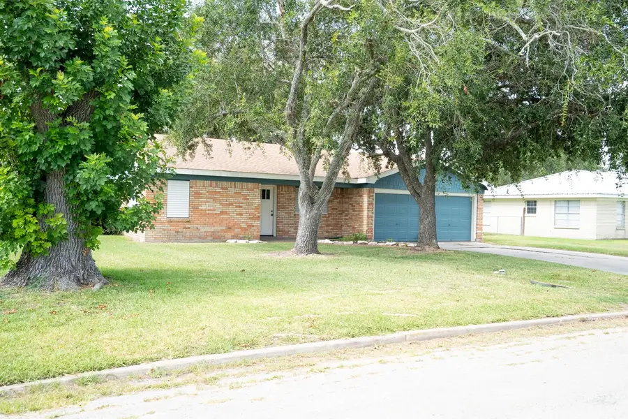 1105 W Saint Louis Avenue, Seadrift, TX 77983 - #2