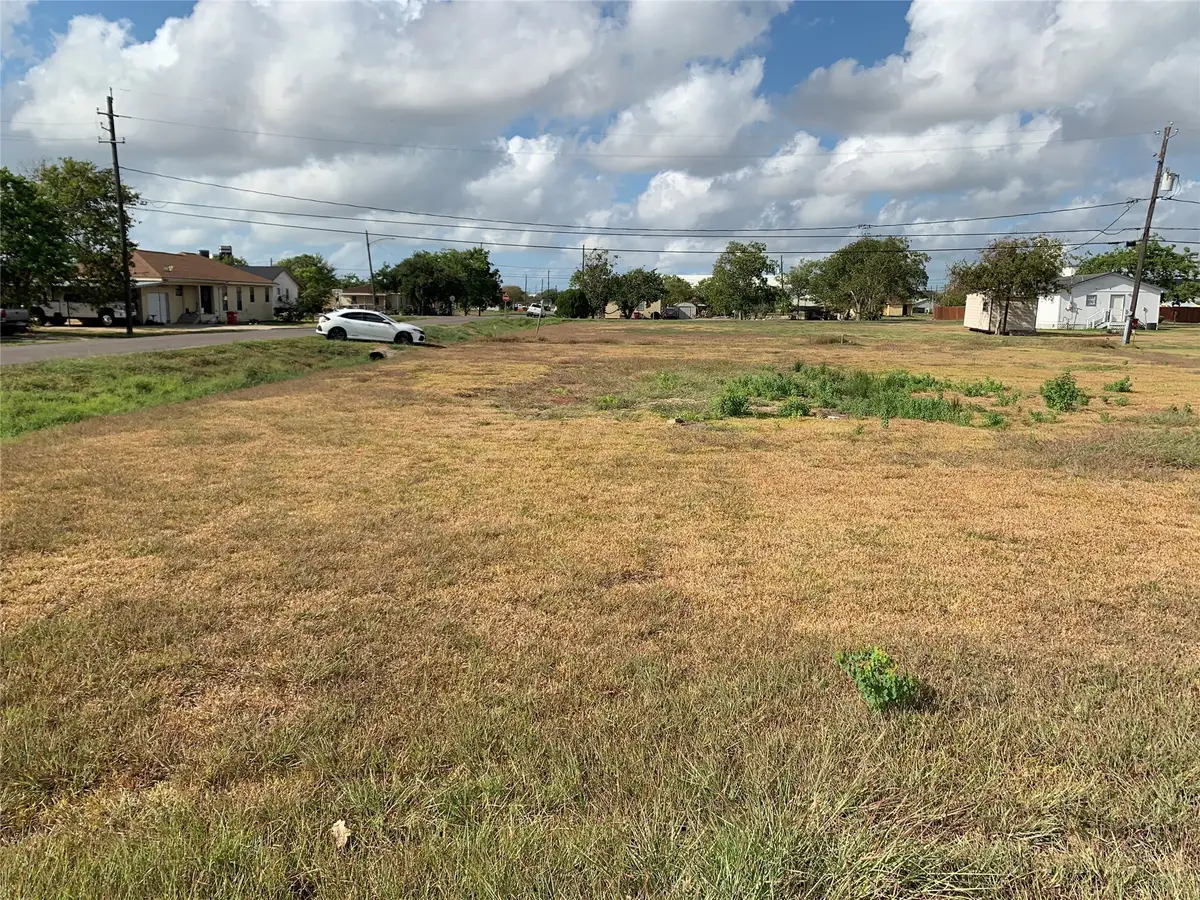 423 Avenue H, Freeport, TX 77541 - Image #1