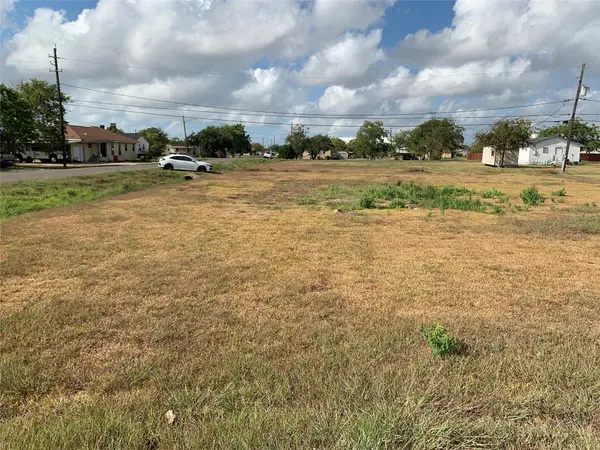 423 Avenue H, Freeport, TX 77541