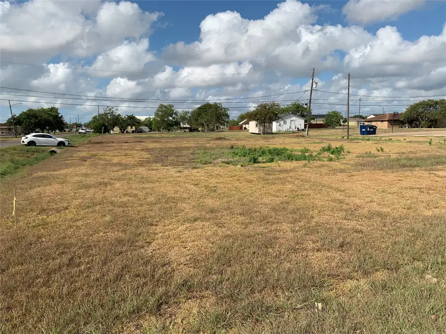 423 Avenue H, Freeport, TX 77541 - Image #2