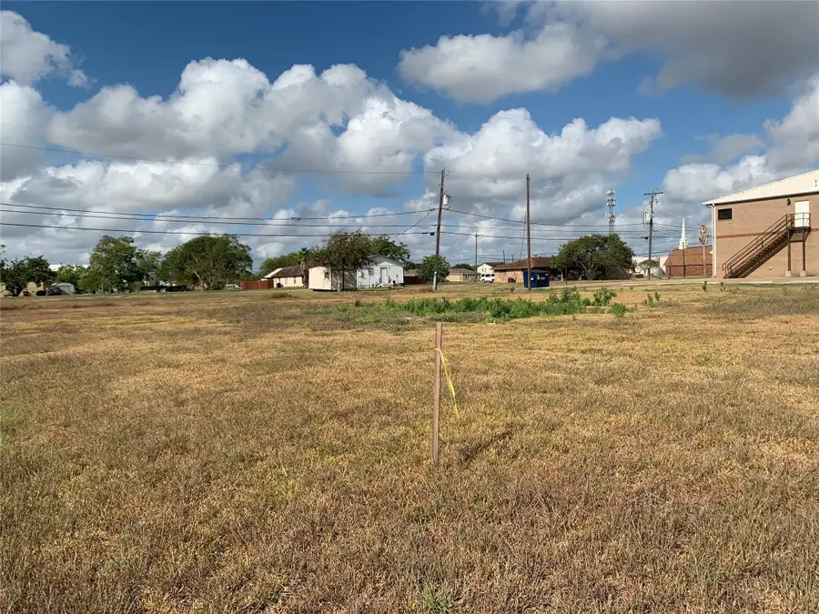 423 Avenue H, Freeport, TX 77541 - Image #3