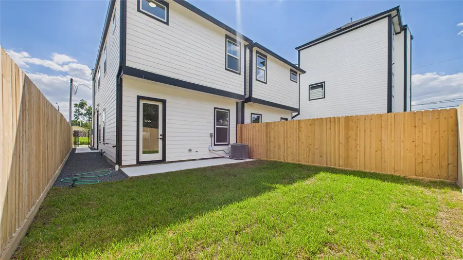 1103 Amundsen, Houston, TX 77009 - Image #2