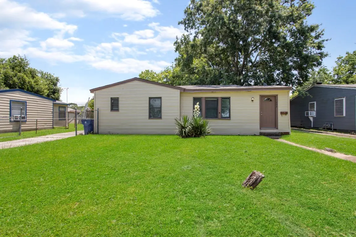 1202 13th Street N, Texas City, TX 77590 - #1