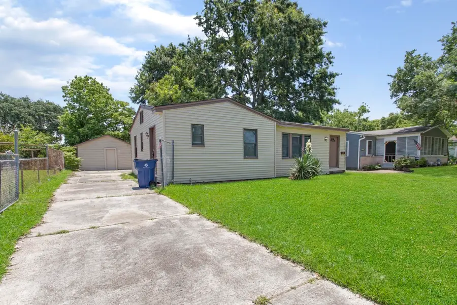 1202 13th Street N, Texas City, TX 77590 - #2