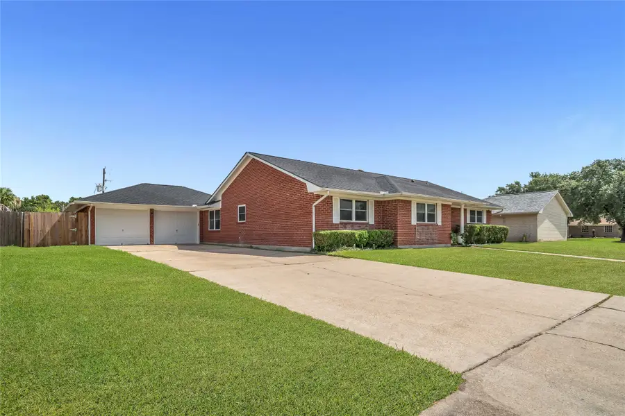 802 Birdsong Drive, Baytown, TX 77521 - Image #3