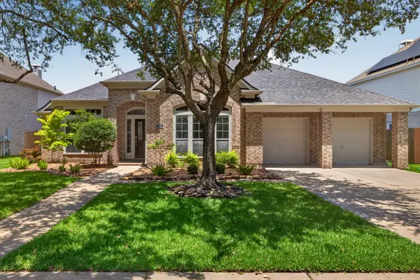 2906 Grand Shore Court, League City, TX 77573