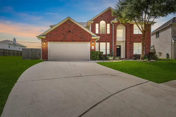 2322 Meadow Briar Drive, Sugar Land, TX 77498