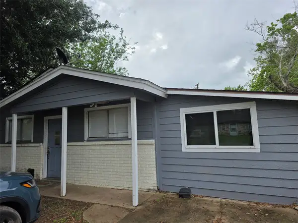 600 E Plum Street, Angleton, TX 77515