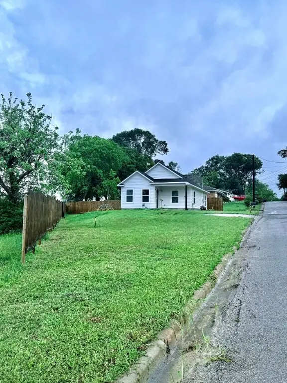 810 Brown Street, Brenham, TX 77833