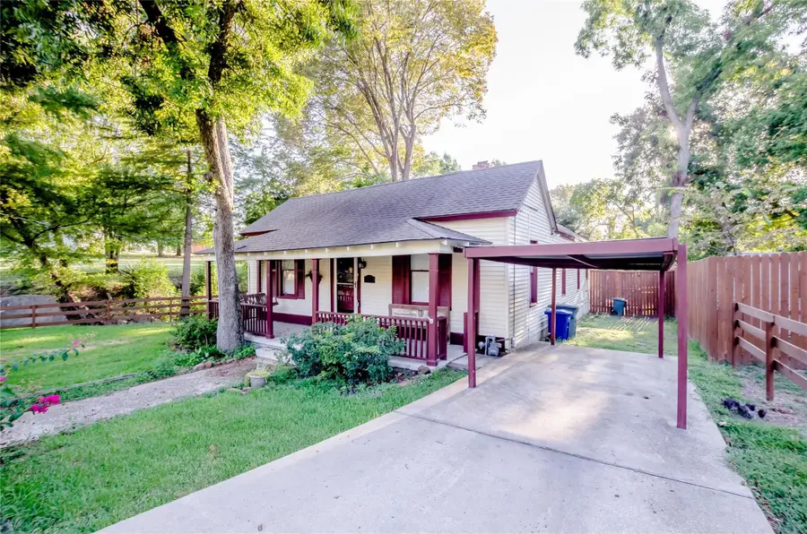 908 Sam Houston Avenue, Huntsville, TX 77320 - Image #2