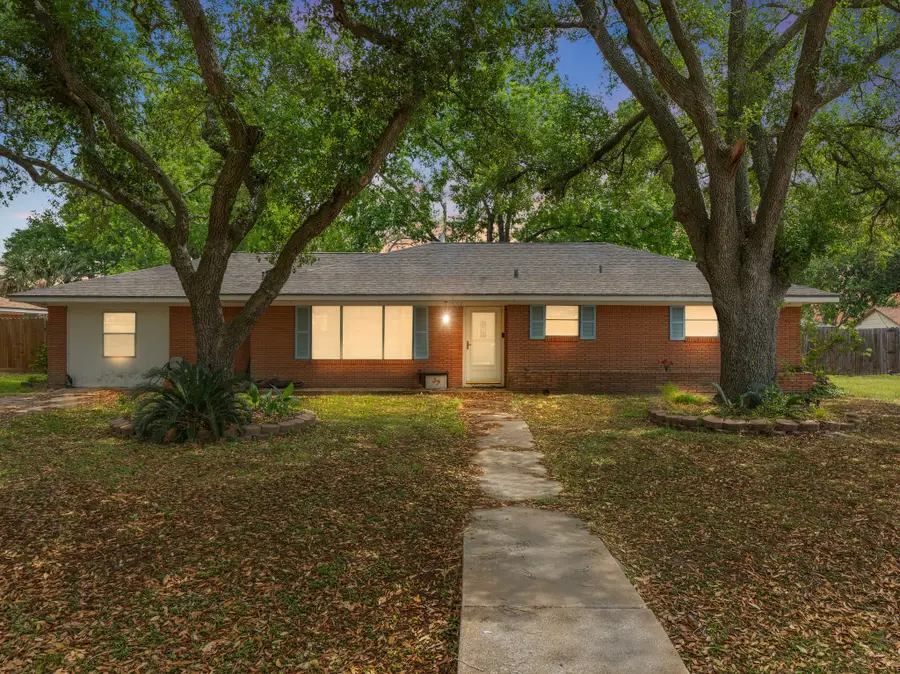 208 Lindsey Avenue, Bay City, TX 77414 - #2