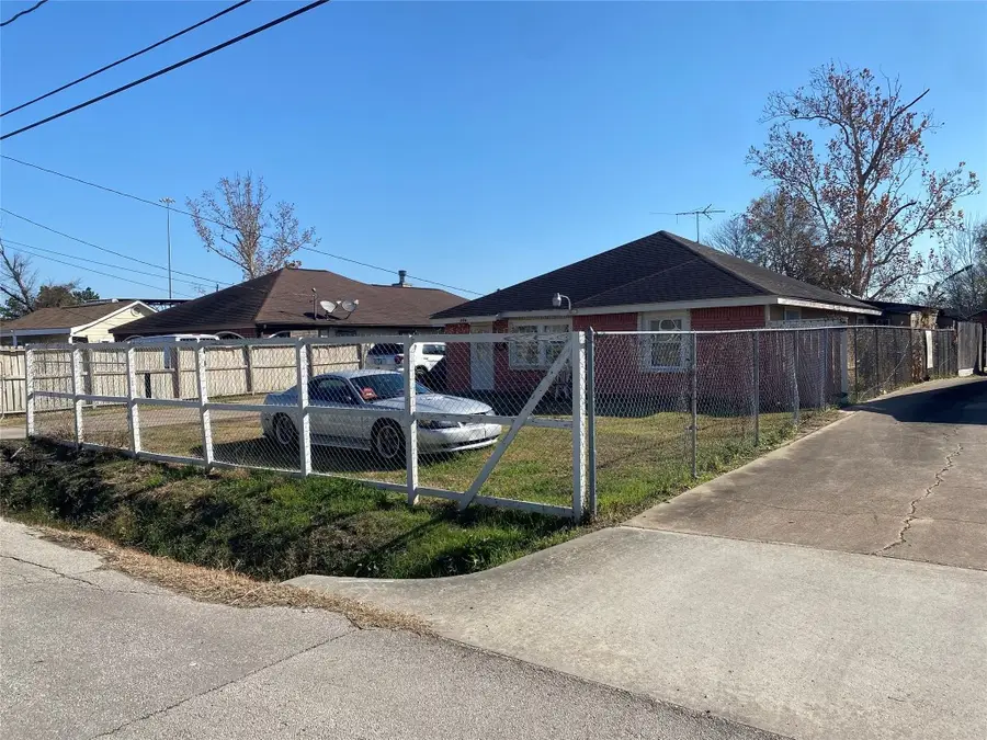 3147 Golfcrest Boulevard, Houston, TX 77087 - #2