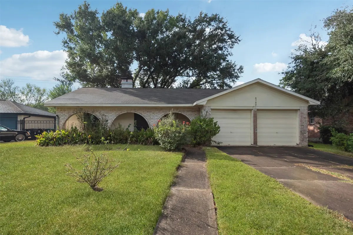 6742 Indian Lake Drive, Stafford Missouri City, TX 77489 - Image #1