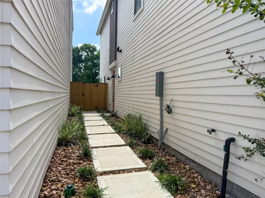 879 Rachel Street #B, Houston, TX 77091 - #2