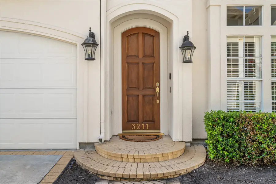 3211 S Pemberton Circle Drive, Houston, TX 77025 - #3