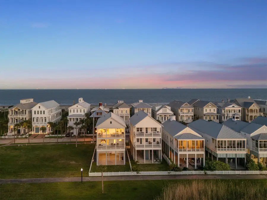 2646 E Seaside Drive, Galveston, TX 77550 - #2