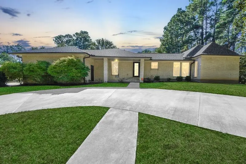 155 Springs Edge Drive N, Conroe, TX 77356 - Image #2