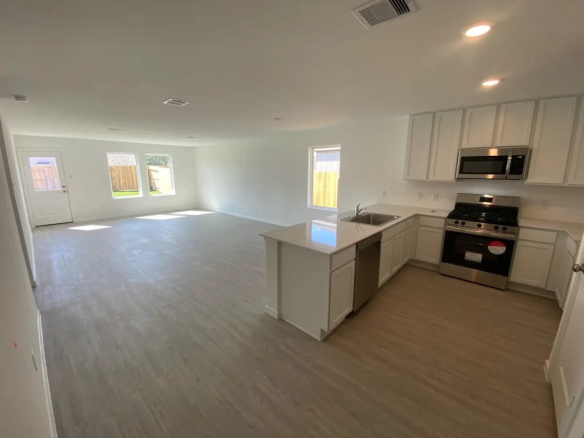 337 Grayson Baw Lane, Waller, TX 77484 - Image #1