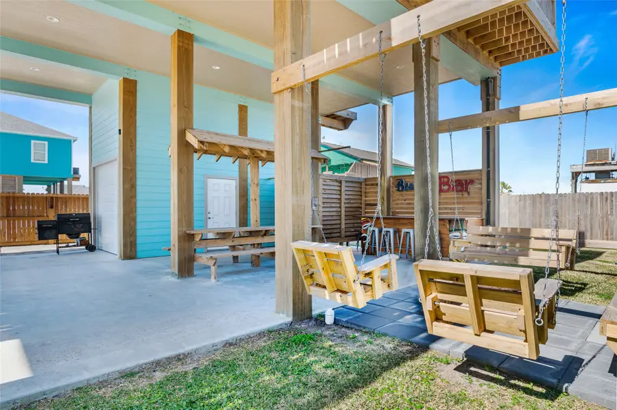 2565 Palm Drive, Crystal Beach, TX 77650 - Image #3