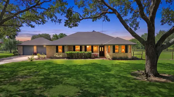 1711 Eagle Nest Acres Drive, Wallis, TX 77485