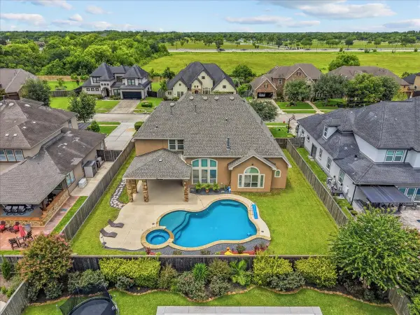 1817 Eagle Creek Drive, Friendswood, TX 77546
