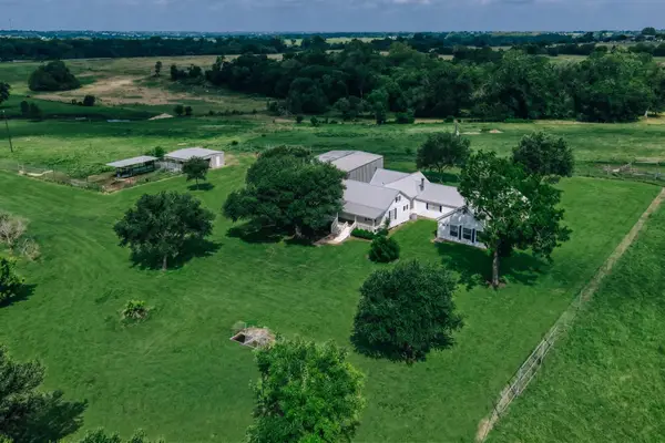 2734 Blue Hole Road, Bleiblerville, TX 78931