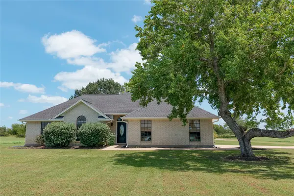 799 County Road 304, Edna, TX 77957
