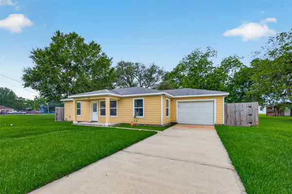 1708 AND 1702 Sycamore Avenue, Bay City, TX 77414