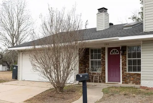 1104 Moss Lane, Cuero, TX 77954