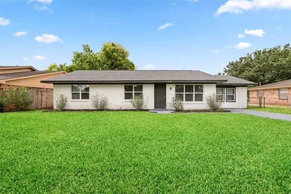 9723 Oldcrest Drive, Stafford, TX 77477